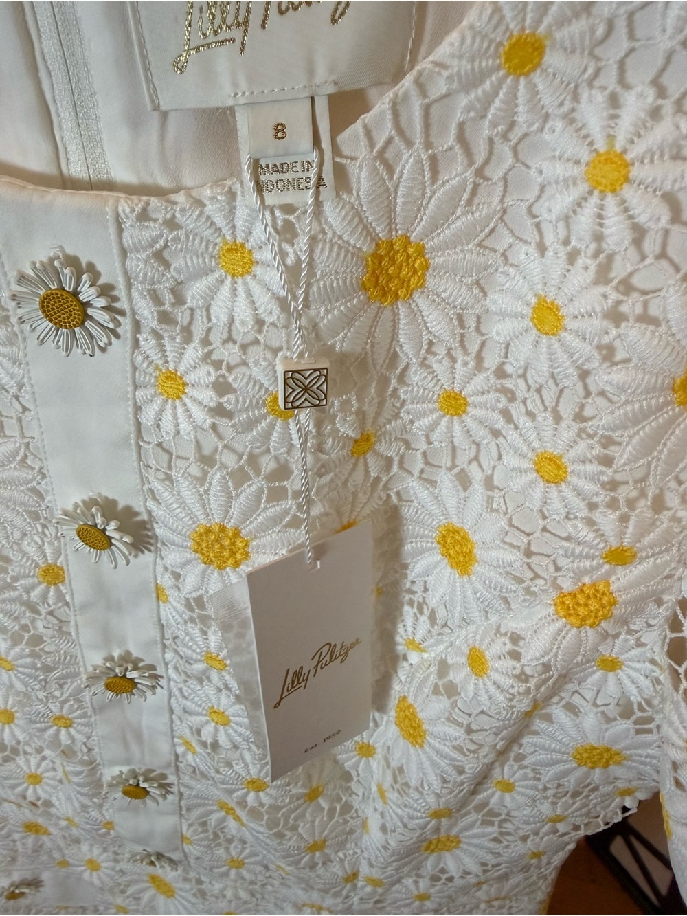Lilly Pulitzer White Daisy Lace Dress with Yellow Centers NWT 8 - Picture 7 of 10